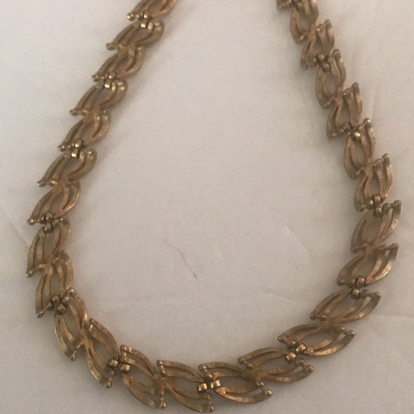 MONET GOLD-TONED NECKLACE - Picture 5 of 6